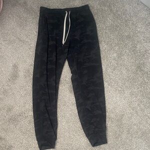 Vuori Womens XS Black Camouflage Jogger Pants